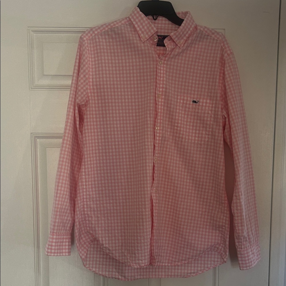 EUC Vineyard Vines pink gingham classic fit Tucker shirt; size Medium